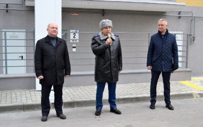 Прокурор и Губернатор Севастополя вручили ключи от квартир детям-сиротам