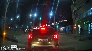 Севастопольский водитель нарушил ПДД, едва не спровоцировав ДТП на кольце ЦУМа