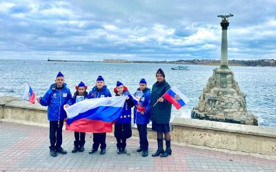 Сотрудники ГИБДД и ЮИД Севастополя провели акцию ко Дню Конституции РФ