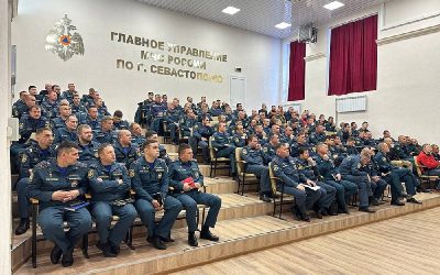 Сотрудники ГИБДД провели занятие по безопасности для водителей МЧС Севастополя