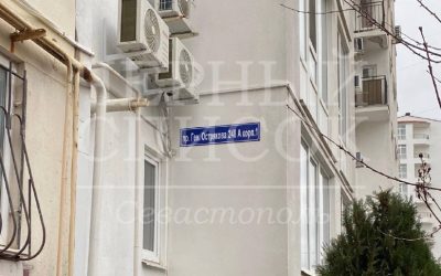 Мальчик светит лазером на прохожих: родители, отзовитесь!