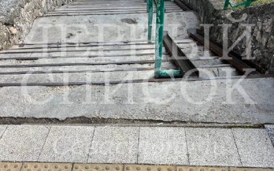 Неприспособленный спуск в больницу возмутил жителей Севастополя