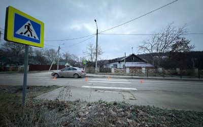 В Севастополе автомобиль сбил 8-летнюю девочку на пешеходном переходе