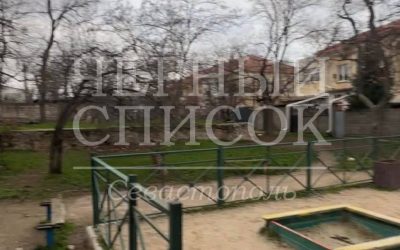 Жители Севастополя возмущены незаконным выделением земли под детской площадкой