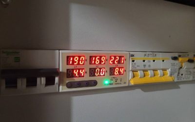 Жители улицы Василия Колодкина жалуются на низкое напряжение и проблемы с Севэнерго