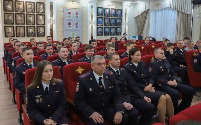 Начальник УМВД Севастополя вручил новые погоны сотрудникам ОВД