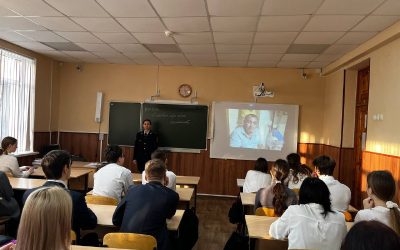 Севастопольский полицейский провел профилактическую беседу с учащимися о вреде наркотиков