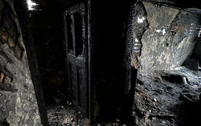 В Керчи при пожаре в заброшенном здании погибли два человека