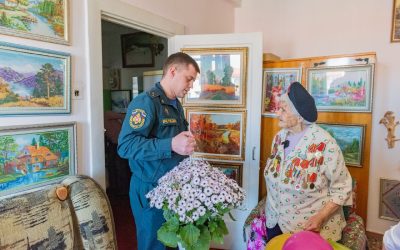 МЧС поздравило женщин-ветеранов Севастополя с Международным женским днем