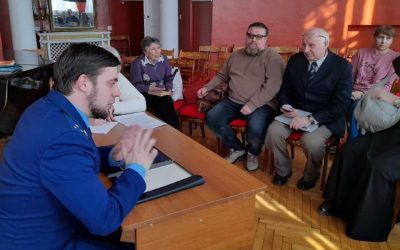 Прокуратура Севастополя проводит правовые часы для жителей в библиотеке