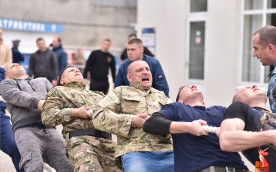 Сотрудники УМВД Севастополя соревновались в перетягивании каната