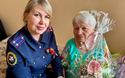 Офицеры СК навестили узницу фашистского концлагеря в Международный день освобождения