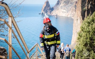 Пожарные из России покорили 800 ступеней на мысе Фиолент в Севастополе