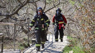 Пожарные покоряют 800 ступеней на мысе Фиолент в «Легендарном вызове»
