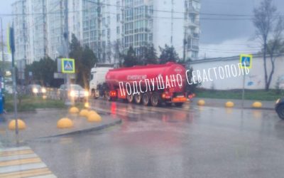 Севастопольцы сообщают об опасных перевозках в час пик на загруженных дорогах