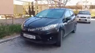 Севастопольцы жалуются на автомобиль с матами на номерах возле школы