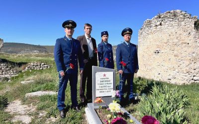Севастопольские природоохранные прокуроры почтили память героя-пулеметчика Михаила Дмитриченко