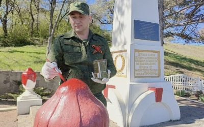 Следователи СК благоустроили братскую могилу партизан в Крыму накануне Дня Победы