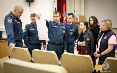 Юные художники отразили работу пожарных в конкурсе рисунков в Севастополе
