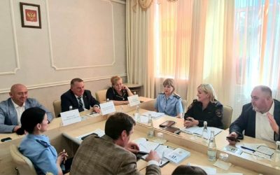 Прокуратура Севастополя обсудила методику защиты прав несовершеннолетних на круглом столе