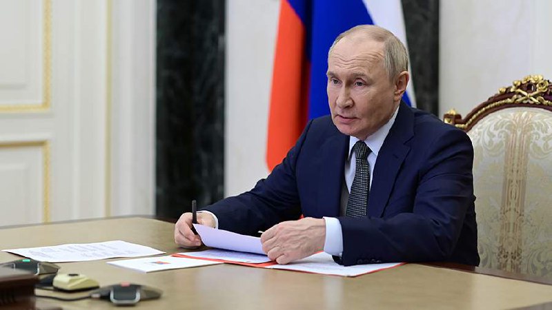 Путин дал поручения по развитию Арктической зоны РФ: строительство ледоколов и расселение аварийного жилья