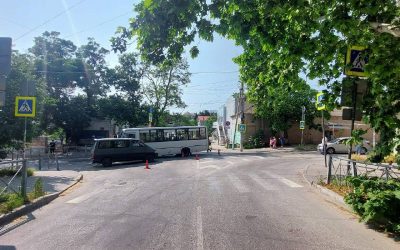 ДТП с пострадавшими пассажирами общественного транспорта на нерегулируемом перекрестке