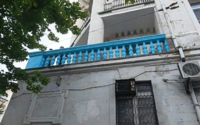 Хозяева голубого балкона в Севастополе хотели купить «голубые унитазы», но не хватило денег