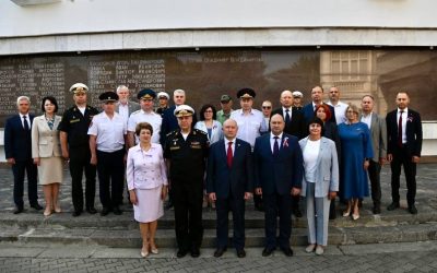 Имя Владимира Путина внесено на мемориальную стену Почётных граждан Севастополя