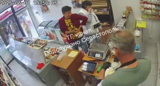 Мелкий воришка украл мороженое на 420 рублей в магазине «Сыр&Ко» в Севастополе