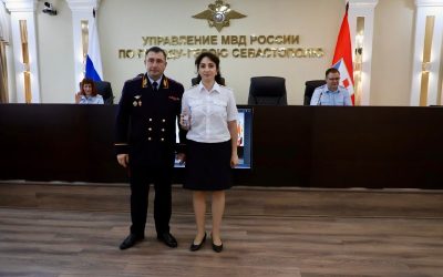 Начальник УМВД Севастополя вручил погоны и награды сотрудникам ОВД