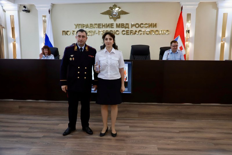Начальник УМВД Севастополя вручил погоны и награды сотрудникам ОВД