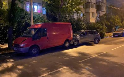 Пьяный водитель устроил ДТП с тремя припаркованными авто на улице Генерала Хрюкина в Севастополе