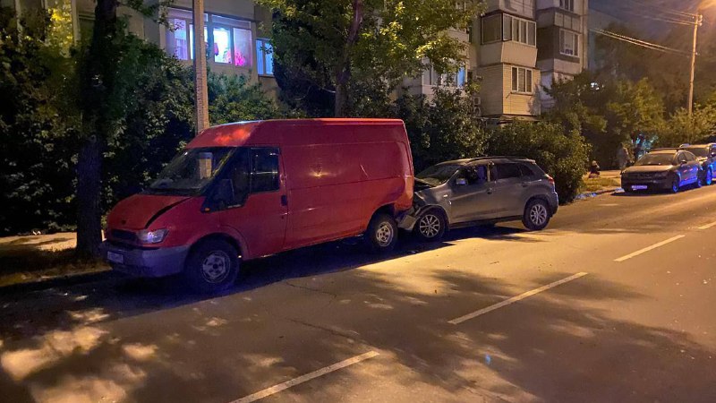 Пьяный водитель устроил ДТП с тремя припаркованными авто на улице Генерала Хрюкина в Севастополе