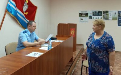 Природоохранный прокурор провел прием граждан в Инкермане по вопросам загрязнения почвы