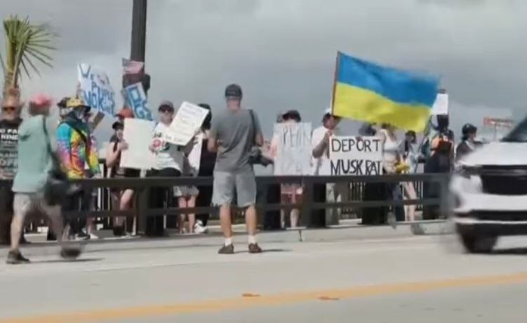 Протесты против «короля Трампа» в США, убийства конгрессменов и покушение на сенатора
