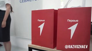 Севастопольские школьники получили паспорта в День России