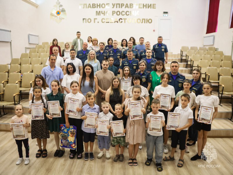 Творческие и находчивые отмечены в МЧС Севастополя