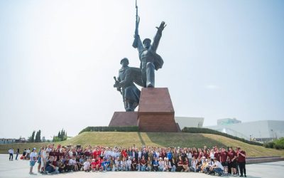 Участники ИСТОКОВ.СевГУ развернули 600-метровый флаг России на Дне города Севастополя