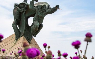 В Евпатории открыт памятник Черноморским морякам-десантникам