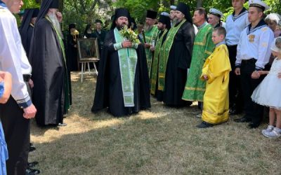 В Севастополе представили две старинные иконы, похищенные в Крымскую войну
