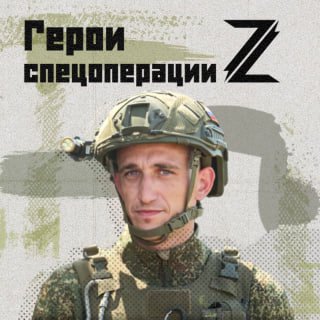 Водитель тяжелой техники Александр Коваль помогает перевозить военную технику в зоне СВО
