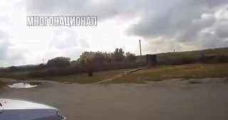 Вооруженные семьяны избили сотрудника военной полиции за требование документов