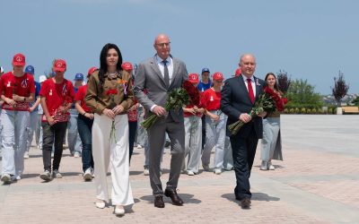 Заместитель Председателя Правительства Чернышенко возложил цветы к Вечному огню в Севастополе