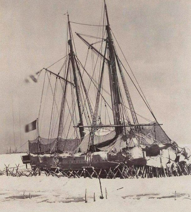 Французская лодка «Meutriere» в ледяной ловушке во время Крымской войны, 1856 год