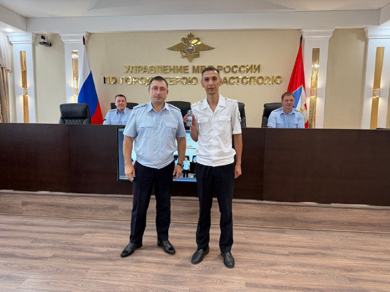 Начальник УМВД Севастополя вручил новые погоны сотрудникам ОВД, получившим звания
