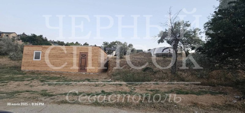 Нарушение закона об охране памятников истории на пляже Нахимовец в Севастополе