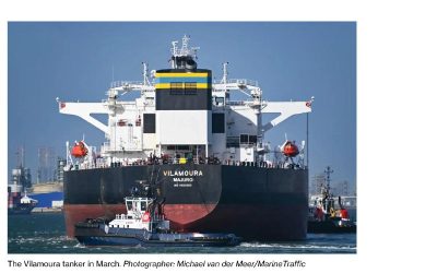 Очередной нефтяной танкер, заходивший в российские порты, взорвался у берегов Ливии