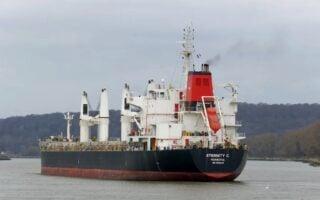 Российский моряк ранен, двое погибли при атаке на греческое судно в Красном море