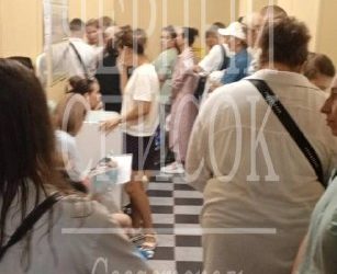 Жители Севастополя жалуются на кошмарные очереди в новой поликлинике