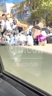 Бомжи устроили привал напротив школы: мусор, пьянство и непроходимая территория (notitle)